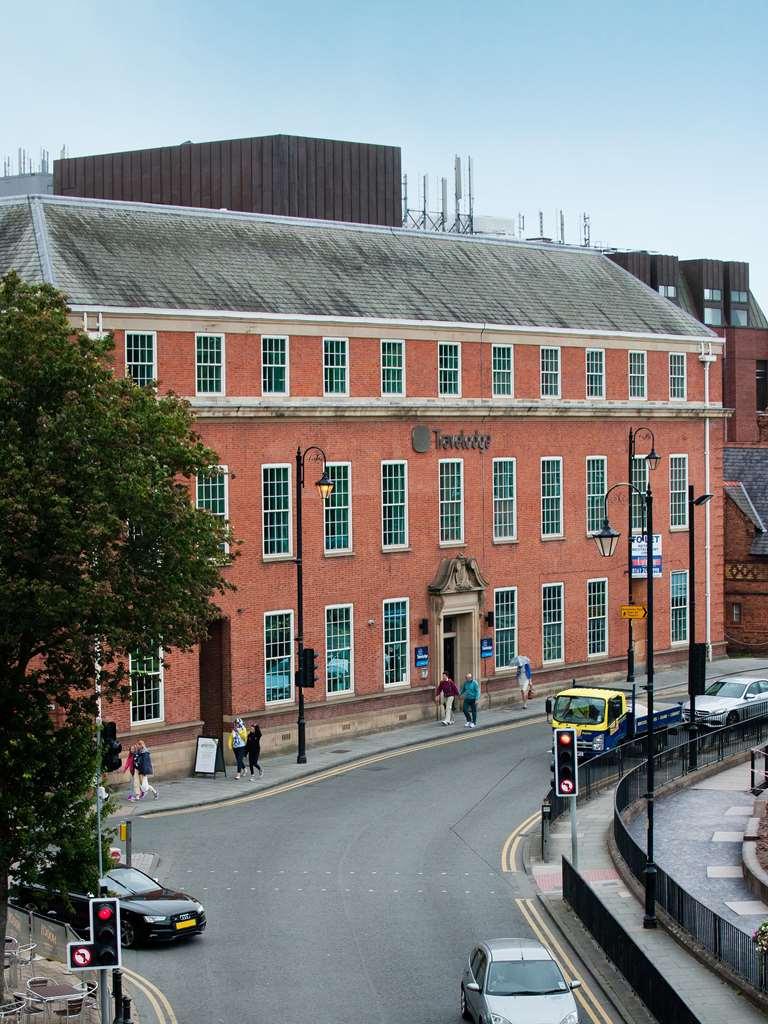 Travelodge Chester Central Екстер'єр фото