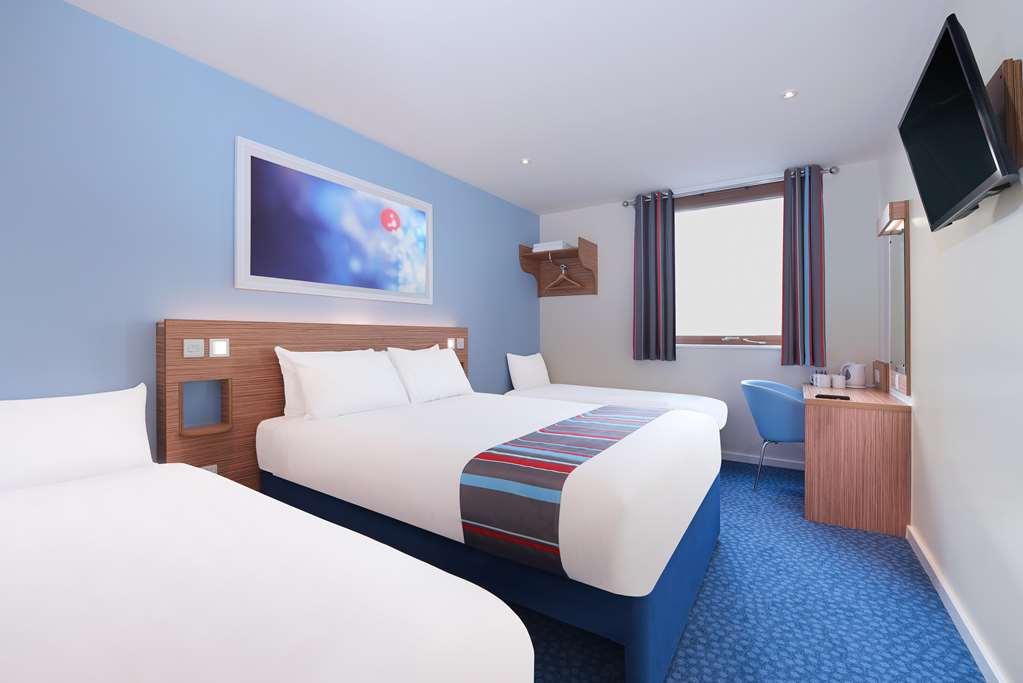 Travelodge Chester Central Номер фото