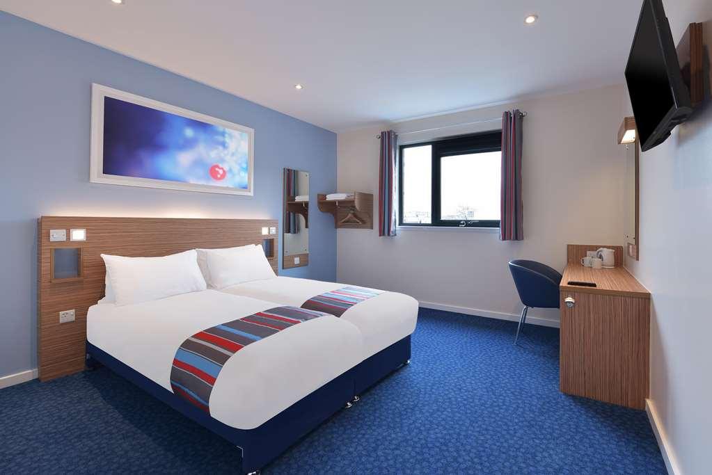 Travelodge Chester Central Номер фото
