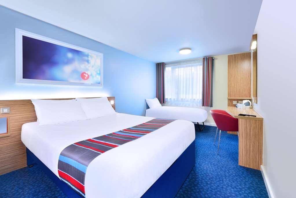 Travelodge Chester Central Номер фото