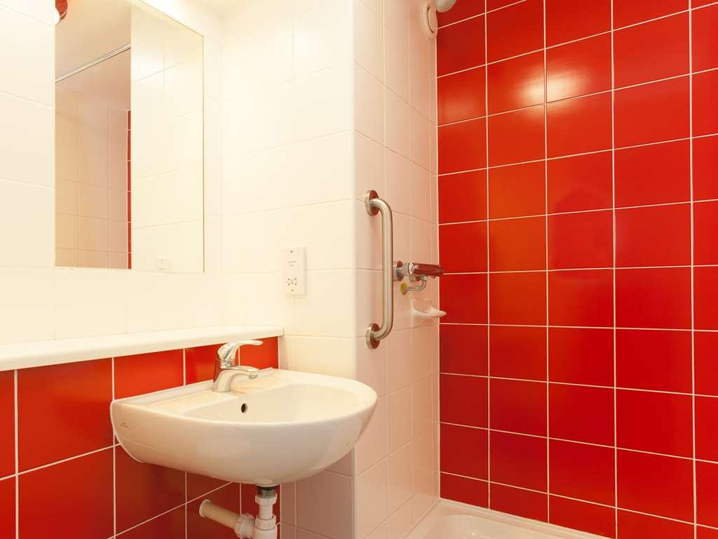 Travelodge Chester Central Номер фото